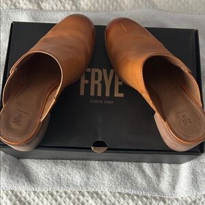 Frye Women’s Tan Leather Slip-On Shoeties.